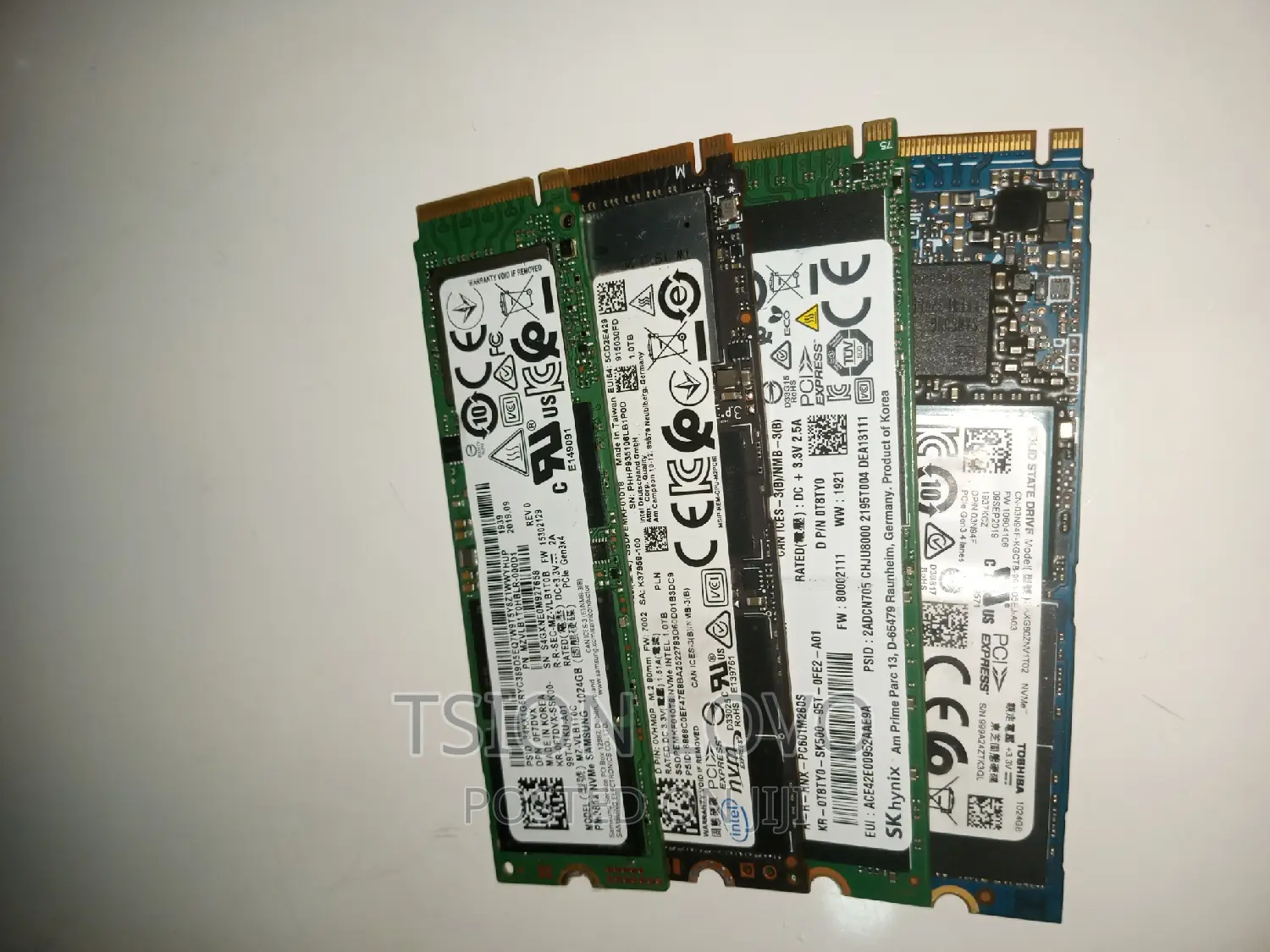 M. Lexar Kingston ,Samsung