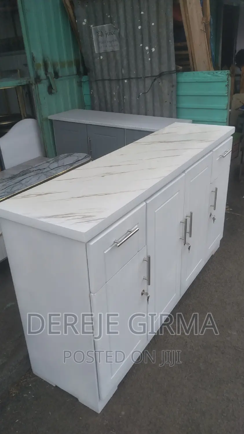 1,60cm ኪችን ከነተሰቃዩ