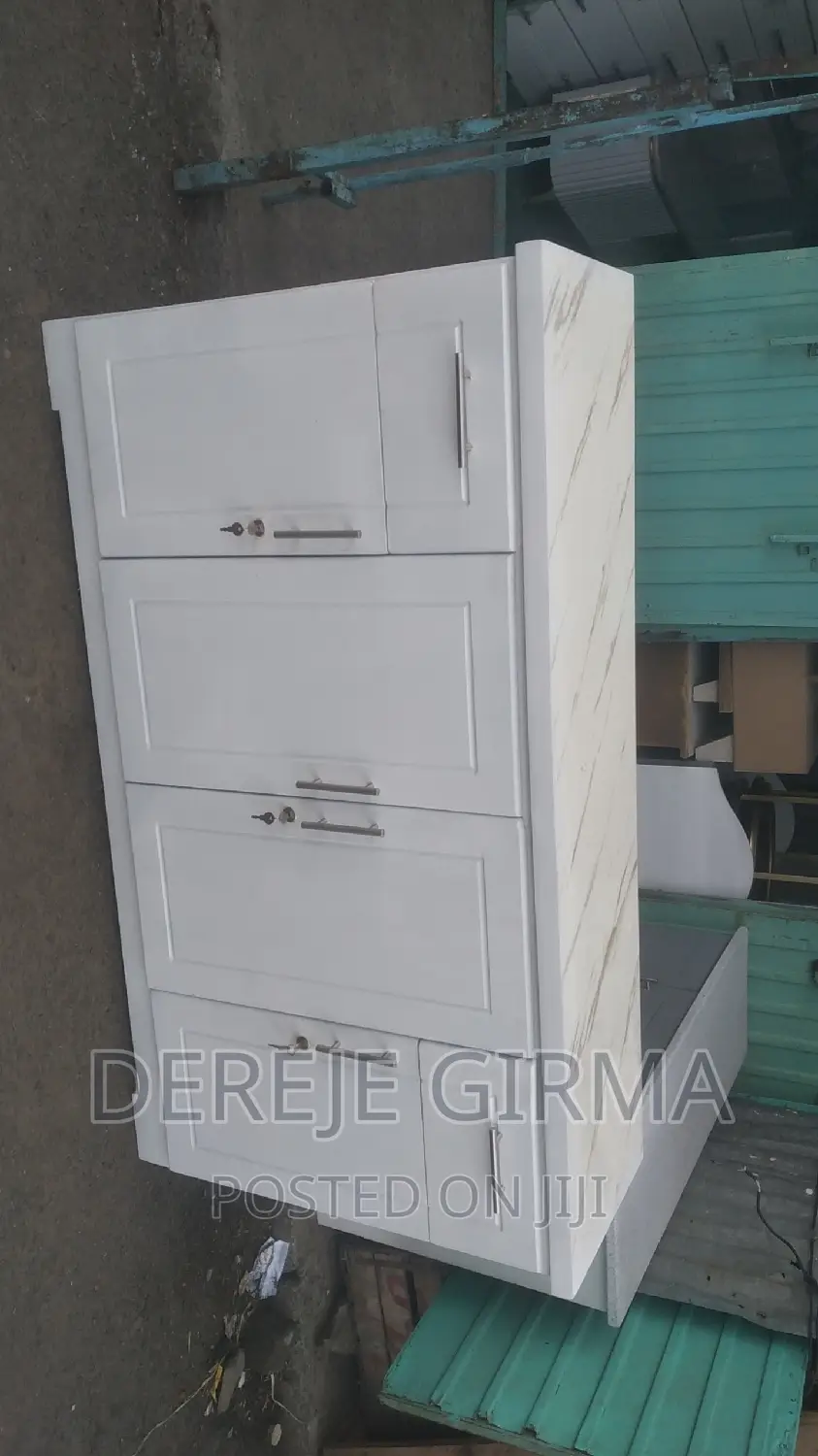 1,60cm ኪችን ከነተሰቃዩ