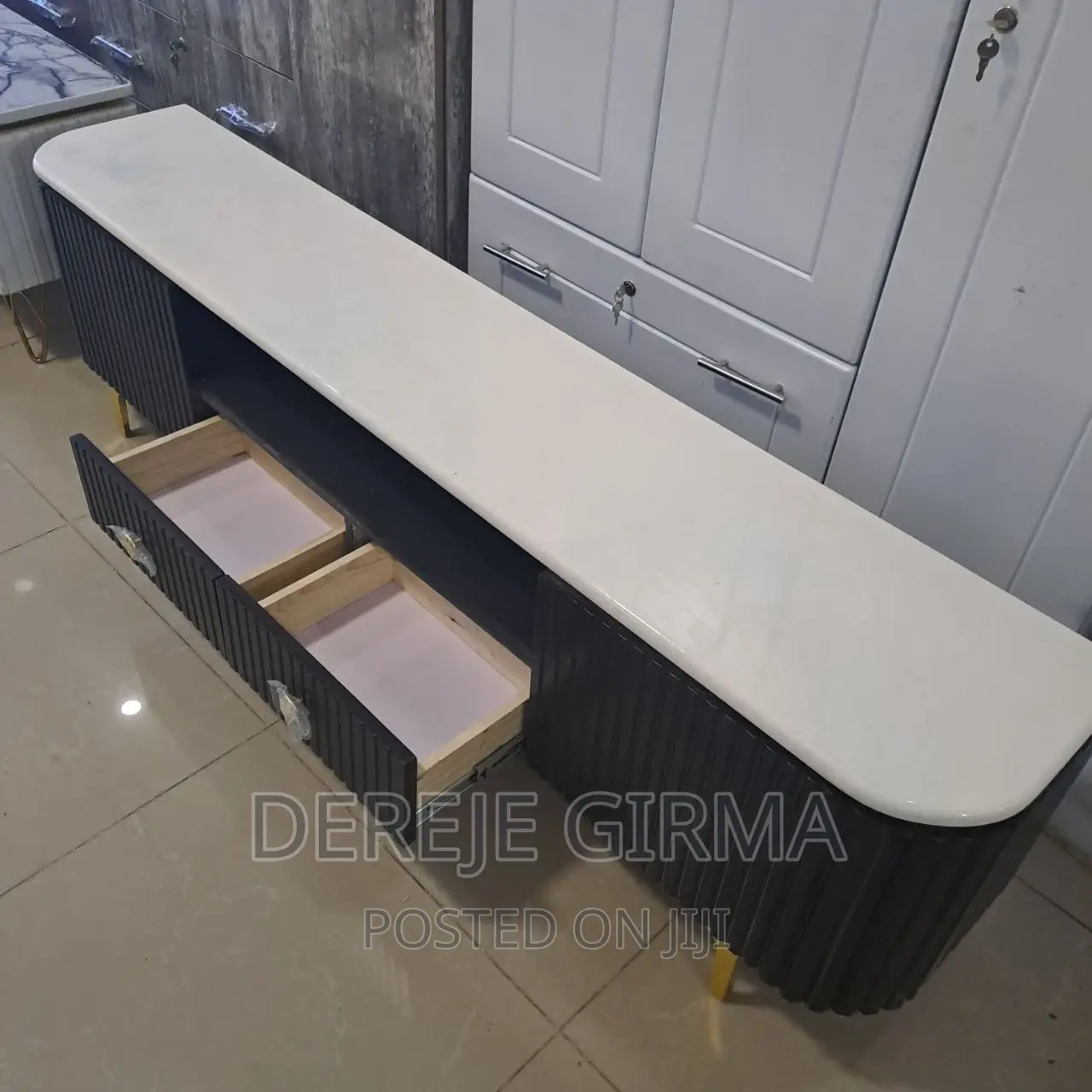 1,80cm ኢፖክሲ ቲቪ ስታንድ