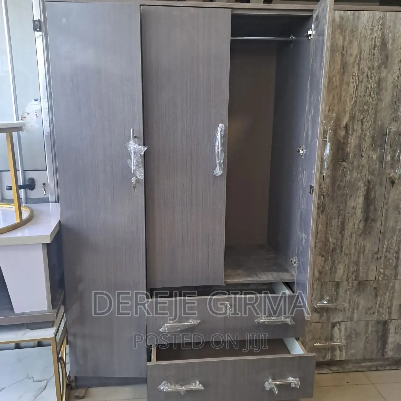 1,20cm ላምኔት ቁምሳጥን