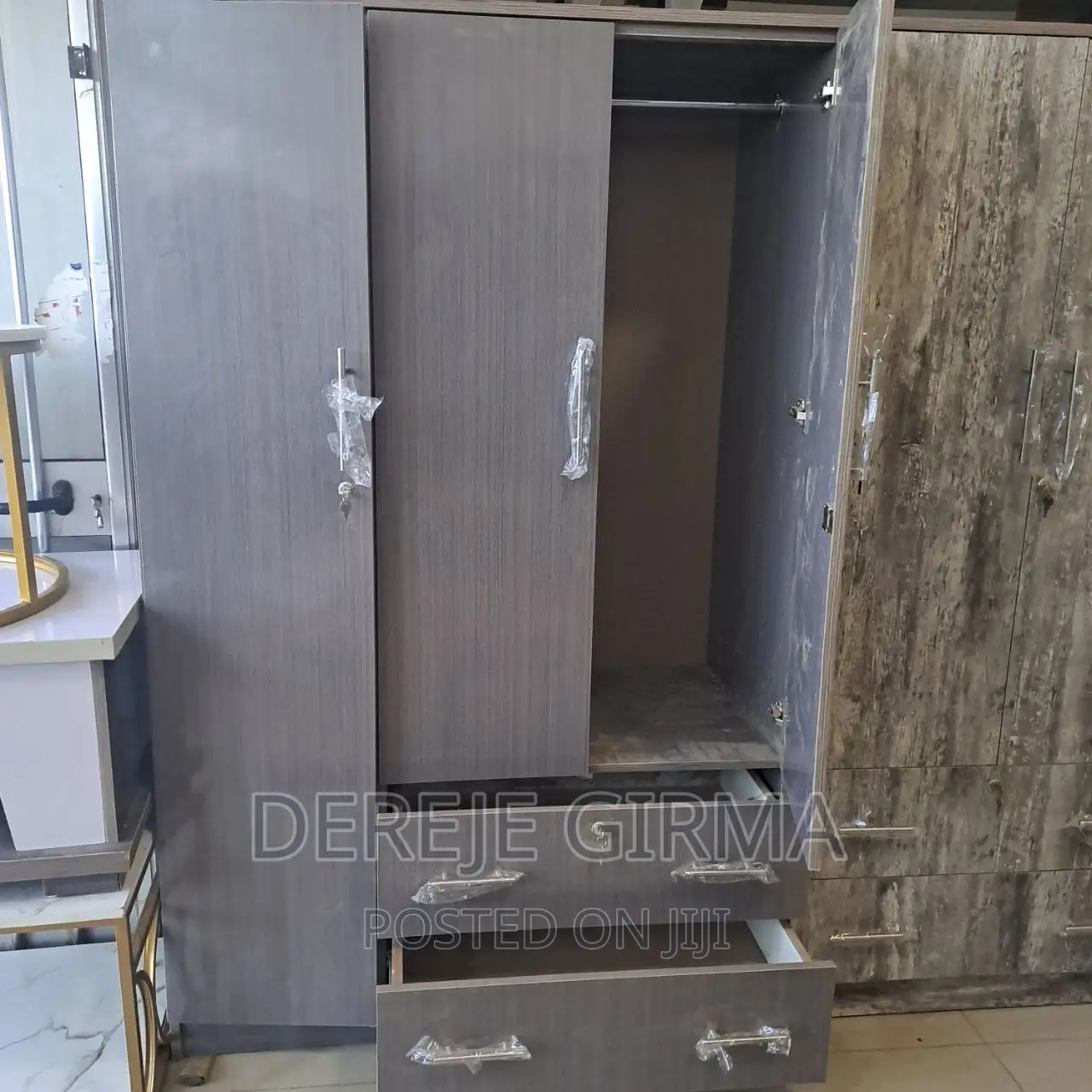 1,20cm ላምኔት ቁምሳጥን