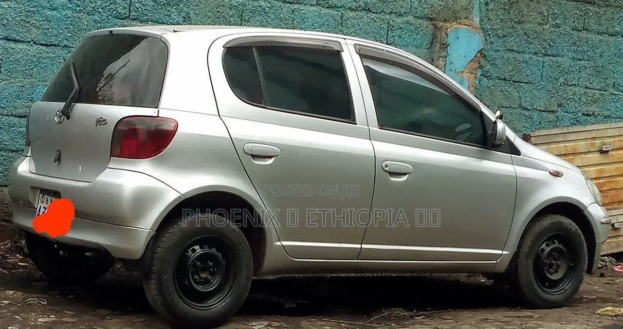 Toyota Vitz 2001 Silver