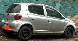 Toyota Vitz 2001 Silver