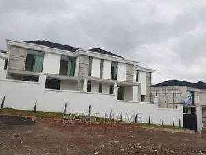 7bdrm House in Addis Abeba, Bole for sale