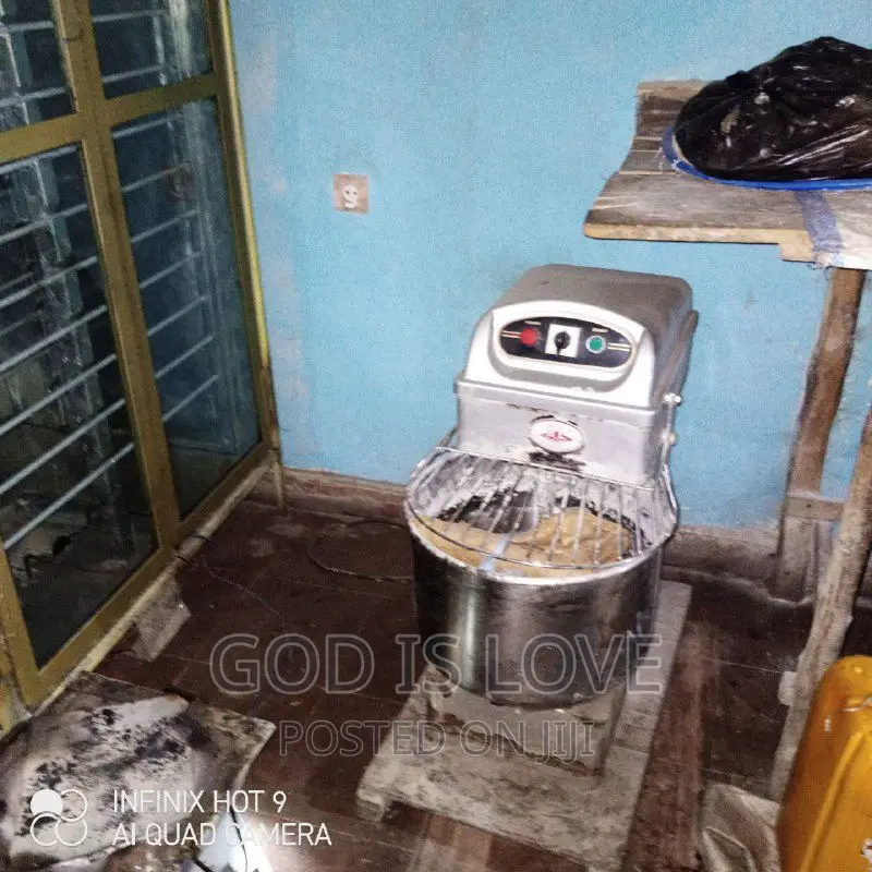 ዳቦ መጋገሪያ ማሽን