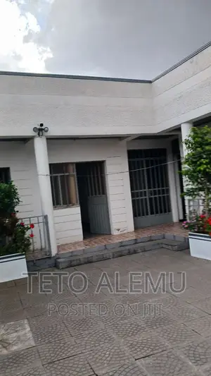 Furnished 3bdrm Villa in የሚሸጥ ቤት 22 መክሊት ህንፃ, Bole for sale