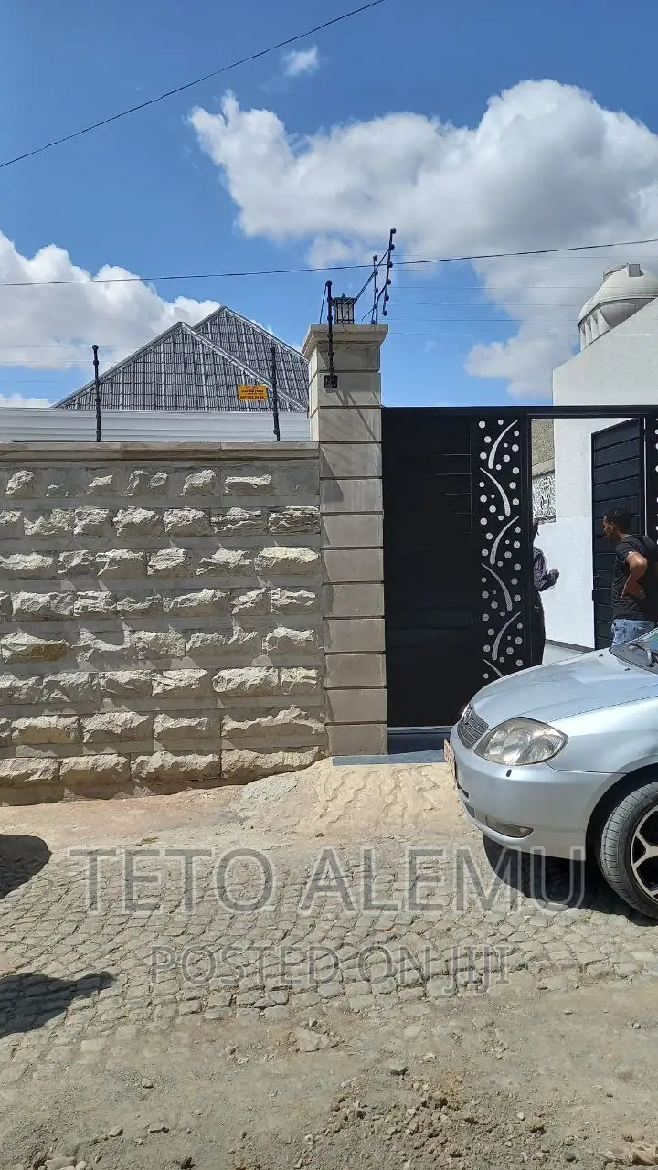 5bdrm Villa in የሚሸጥ ቪላ Cmc, Bole for sale