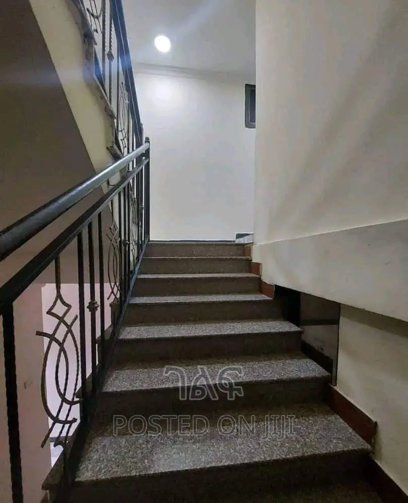 5bdrm House in 👉ለሽያጭ የቀረቀ ጂ+2 መኖሪያ, Bole for sale
