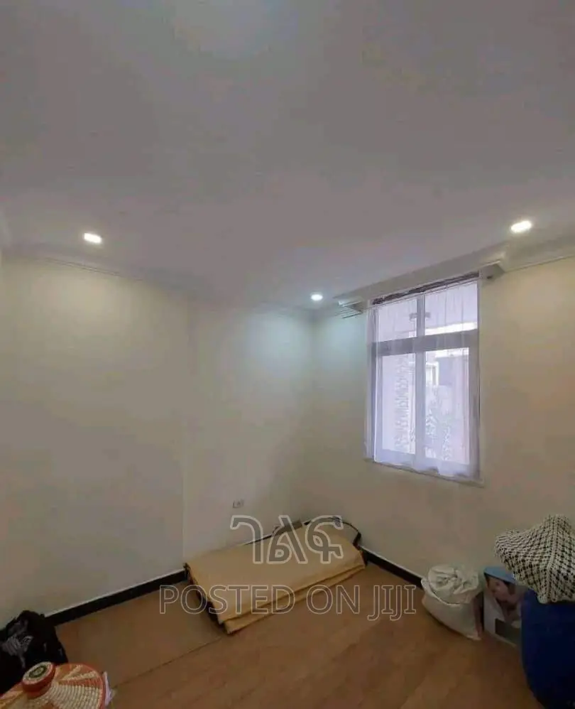 5bdrm House in 👉ለሽያጭ የቀረቀ ጂ+2 መኖሪያ, Bole for sale