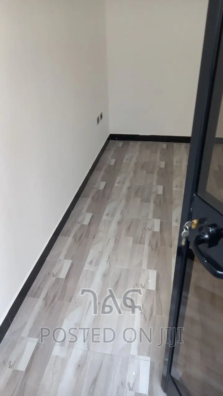 5bdrm House in 🌹ለሽያጭ የቀረበ  ጂ + 4, Bole for sale