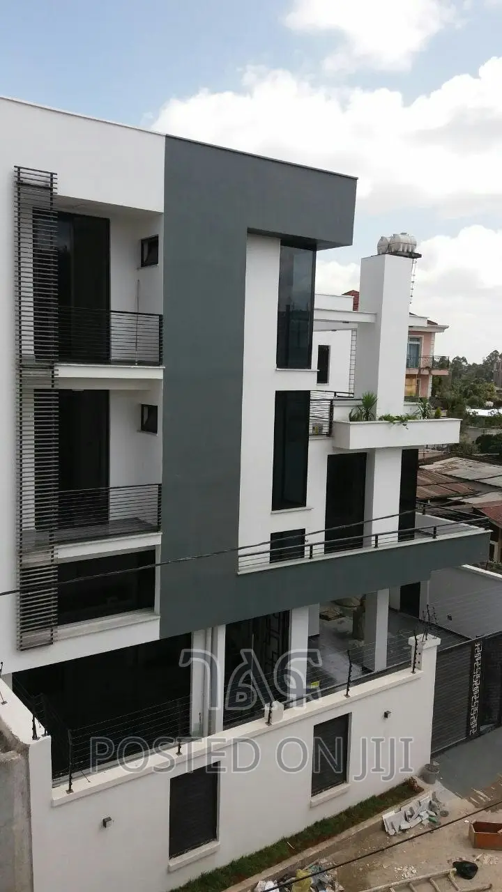 7bdrm House in ገርጂ አንበሳ ጋራጅ አካባቢ, Bole for sale