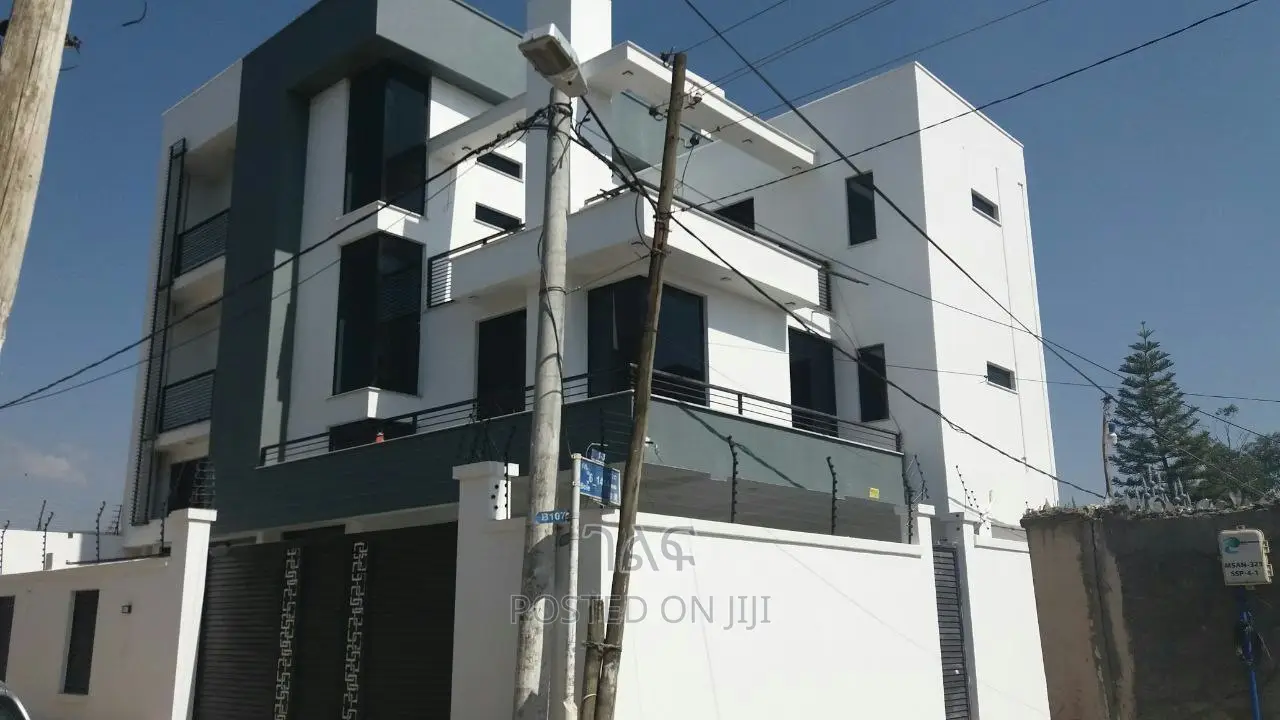 7bdrm House in ገርጂ አንበሳ ጋራጅ አካባቢ, Bole for sale