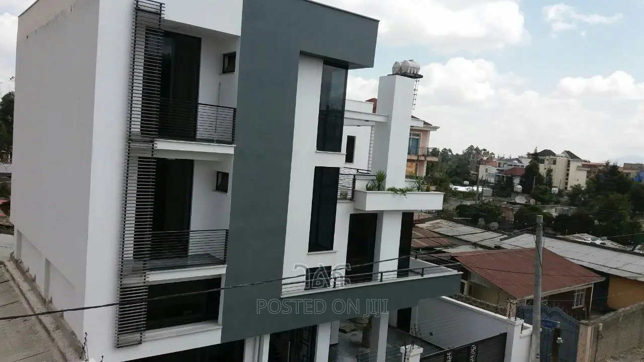 7bdrm House in ገርጂ አንበሳ ጋራጅ አካባቢ, Bole for sale