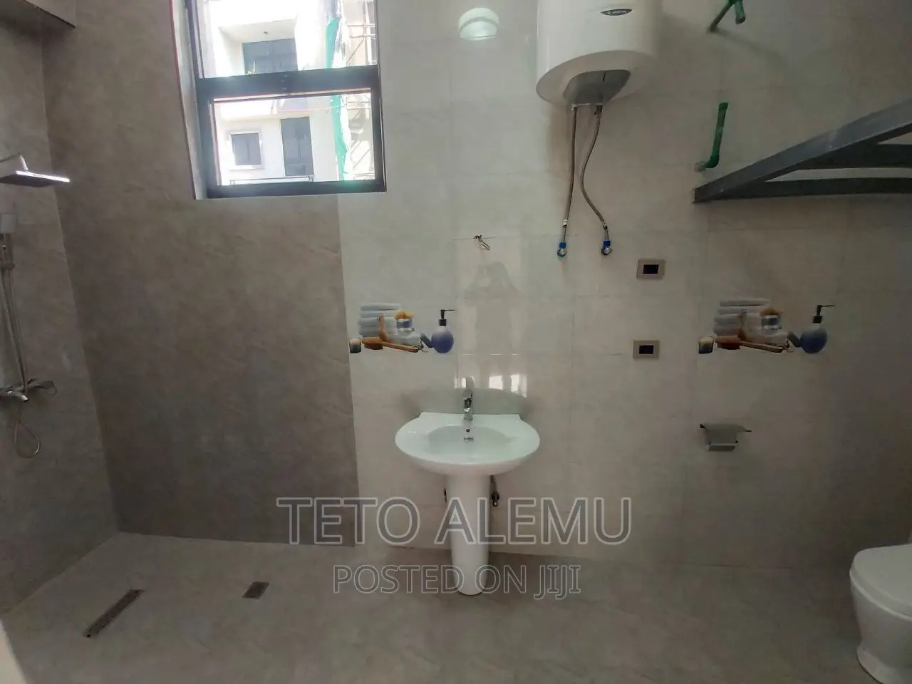 3bdrm Apartment in ሰሚት ሰባ ሁለት አካባቢ የሚሸጥ, Bole for sale