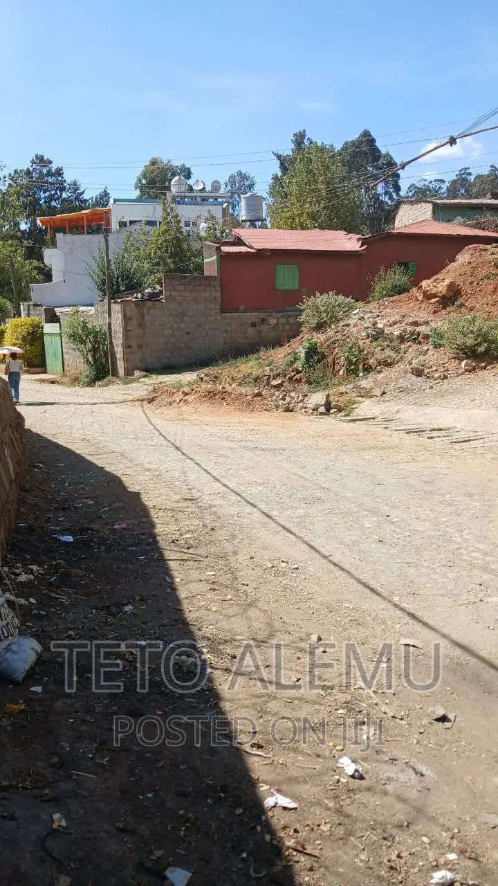 የሚሸጥ ቦታ መገናኛ ሚናሮል ህንፃ አካባቢ