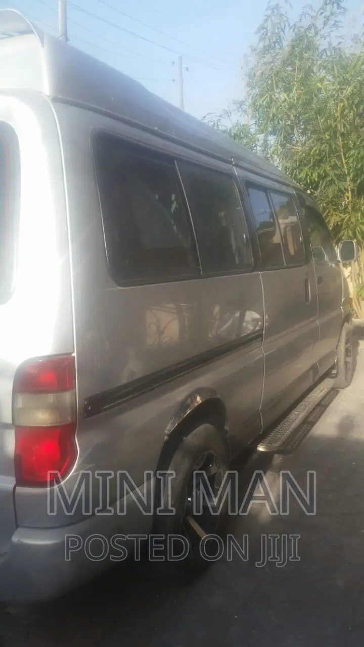 Toyota HiAce 2006 Silver