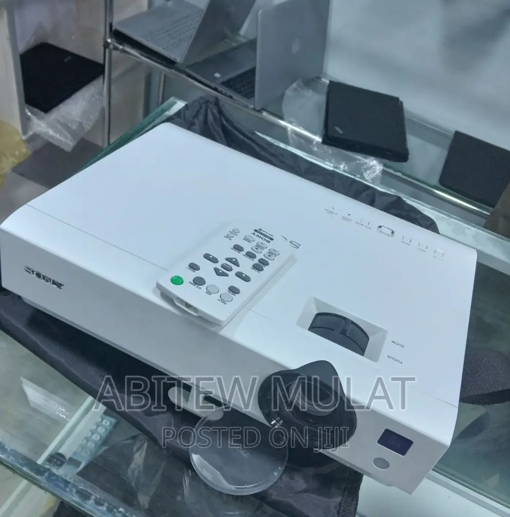 HIGH QUALITY SONY Dx 102 PROJECTOR With Remote