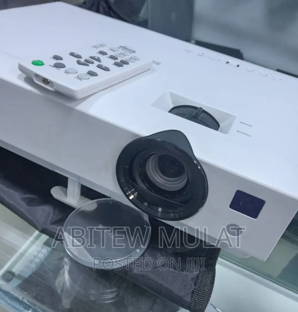 HIGH QUALITY SONY Dx 102 PROJECTOR With Remote