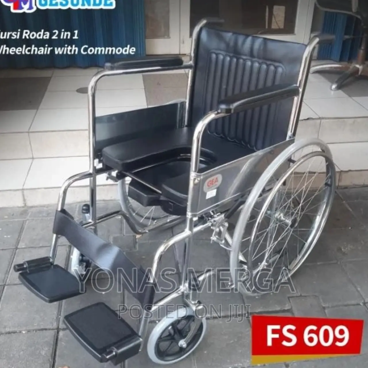 Commode Wheelchair Steel Frame and Waterproof PU Fabric