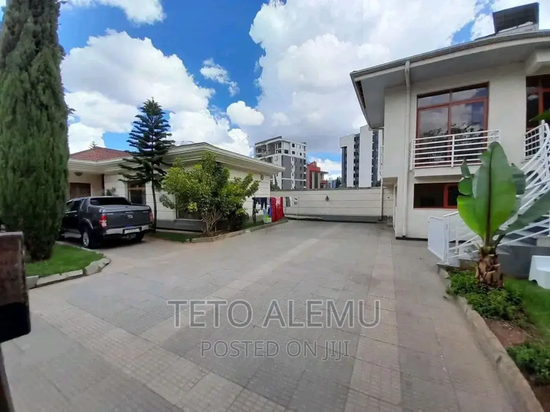 5bdrm Villa in የሚሸጥ  ቪላ ወሎ ሰፈር ቦሌ, Bole for sale