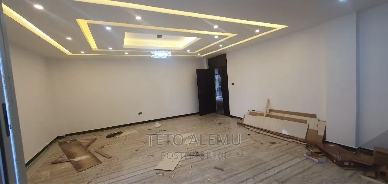 5bdrm Villa in የሚሸጥ  ቪላ ወሎ ሰፈር ቦሌ, Bole for sale