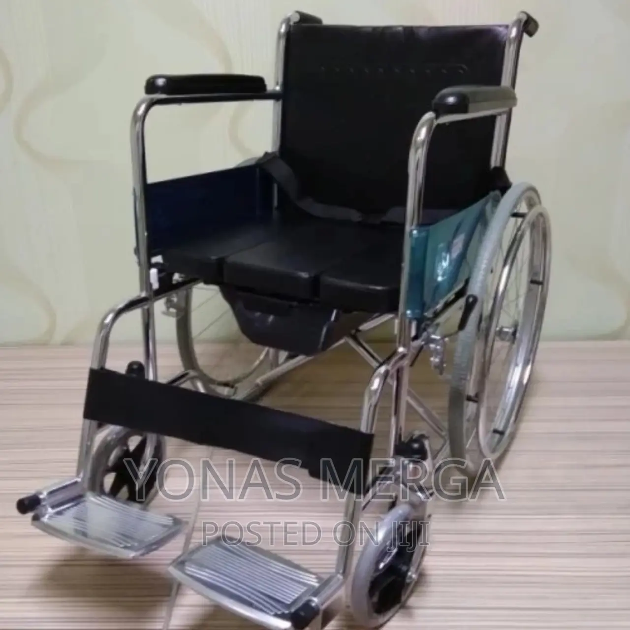 Toilet Folding Wheelchair Transport Chair With 18 Inch Seat