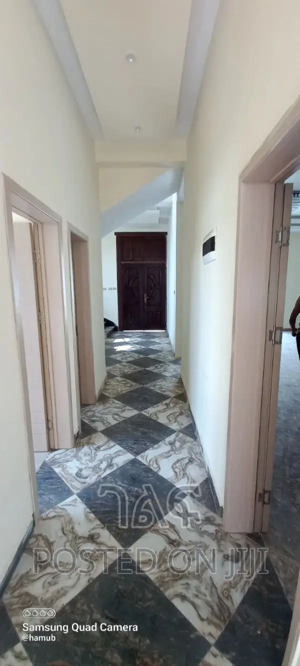 6bdrm House in የሚሸጥ ቤት ወሰን አካባቢ , Bole for sale