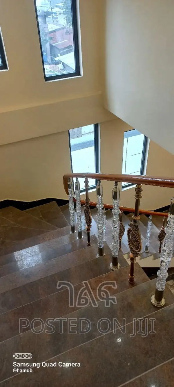 6bdrm House in የሚሸጥ ቤት ወሰን አካባቢ , Bole for sale