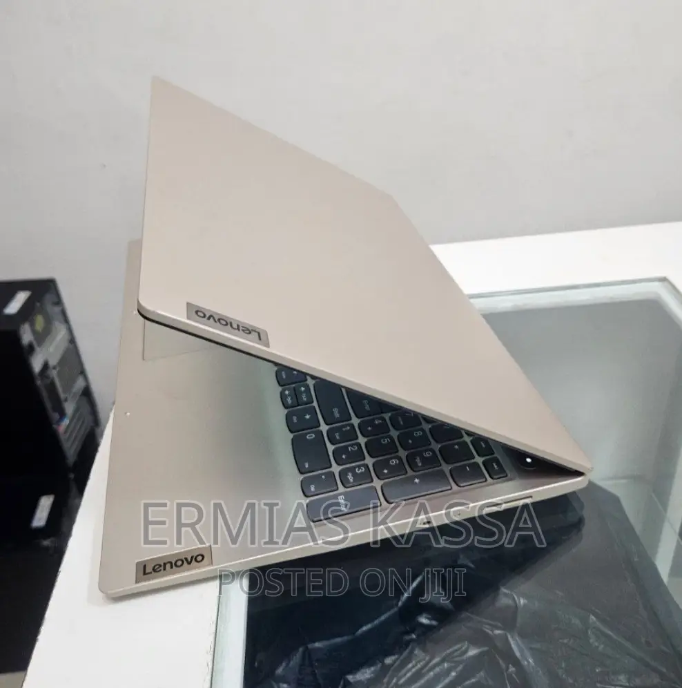 New Laptop Lenovo Ideapad 3 8GB Intel Core I3 SSD 256GB