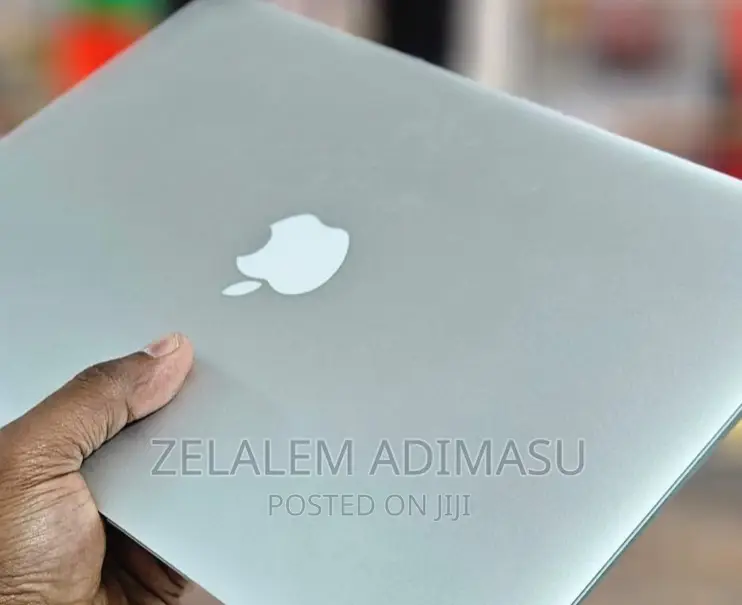 New Laptop Apple MacBook 2015 4GB Intel Core I5 SSD 128GB