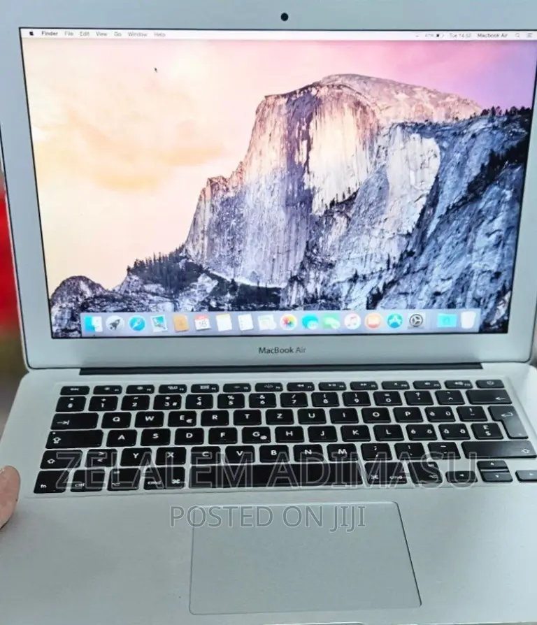 New Laptop Apple MacBook 2015 4GB Intel Core I5 SSD 128GB