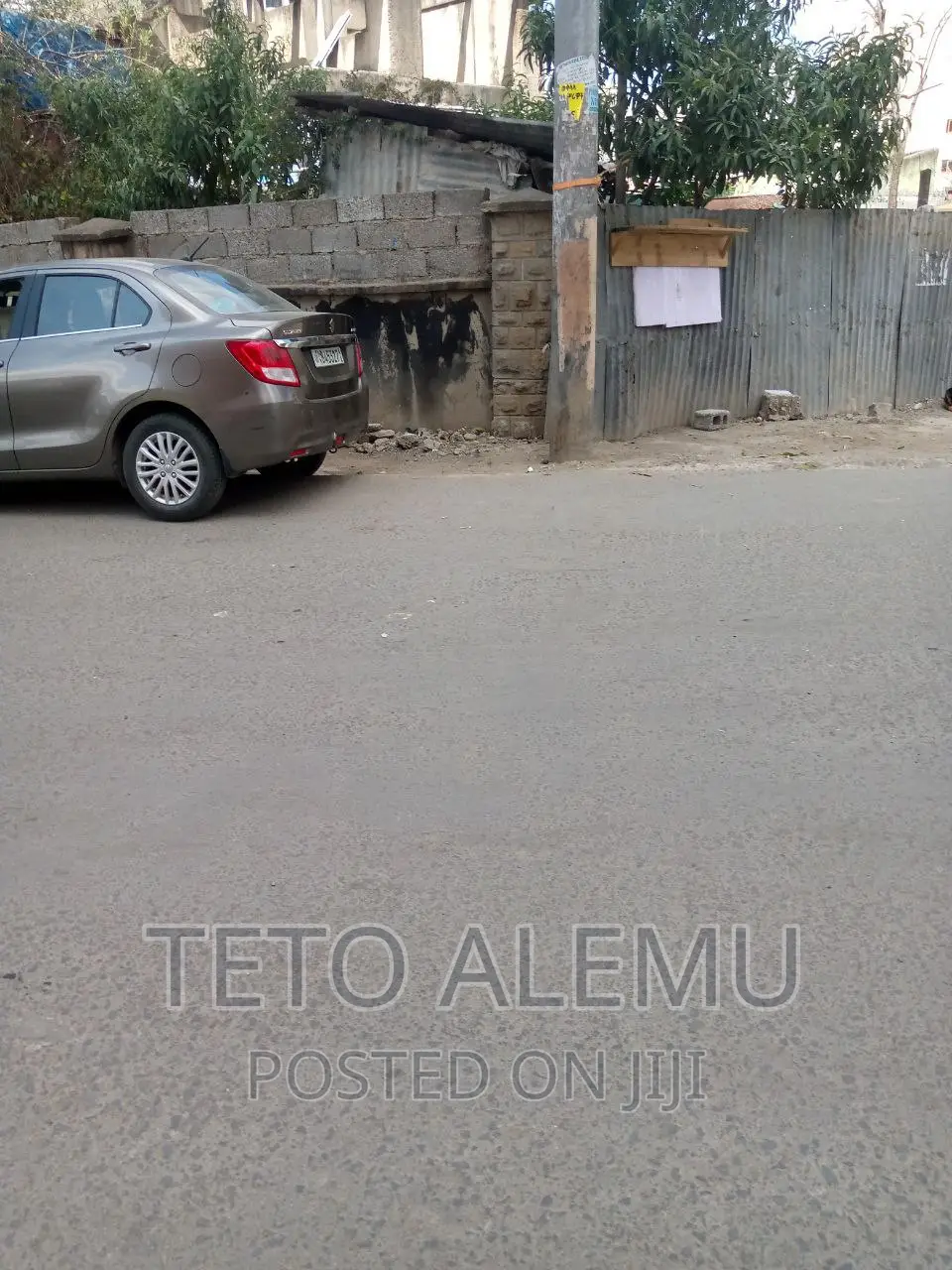 የሚሸጥ ቦታ መገናኛ ዋና አስፓልት ላይ ሱቆች