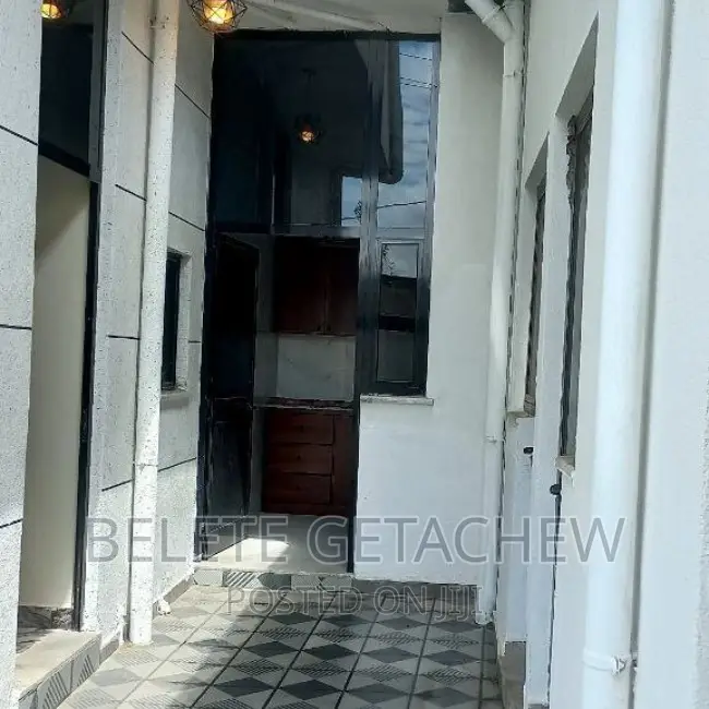 5bdrm House in Wossen G+1, Yeka for sale