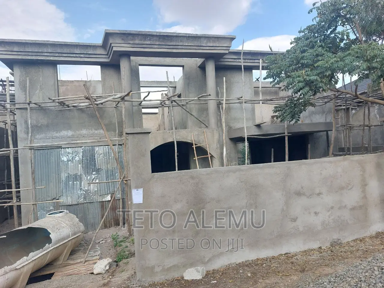 5bdrm House in የሚሰጥ ፌኒሽግ የሚቀርው ቤት, Bole for sale