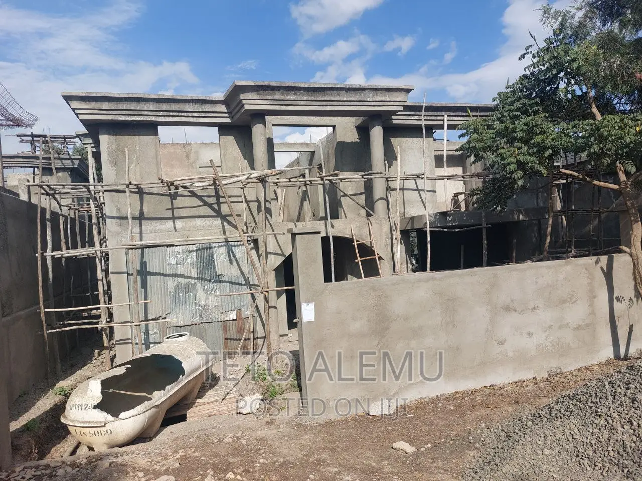 5bdrm House in የሚሰጥ ፌኒሽግ የሚቀርው ቤት, Bole for sale