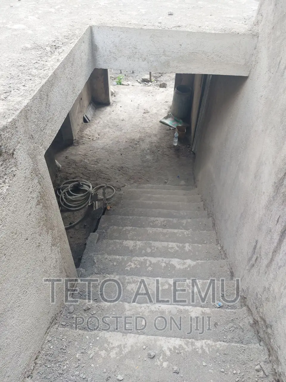 5bdrm House in የሚሰጥ ፌኒሽግ የሚቀርው ቤት, Bole for sale