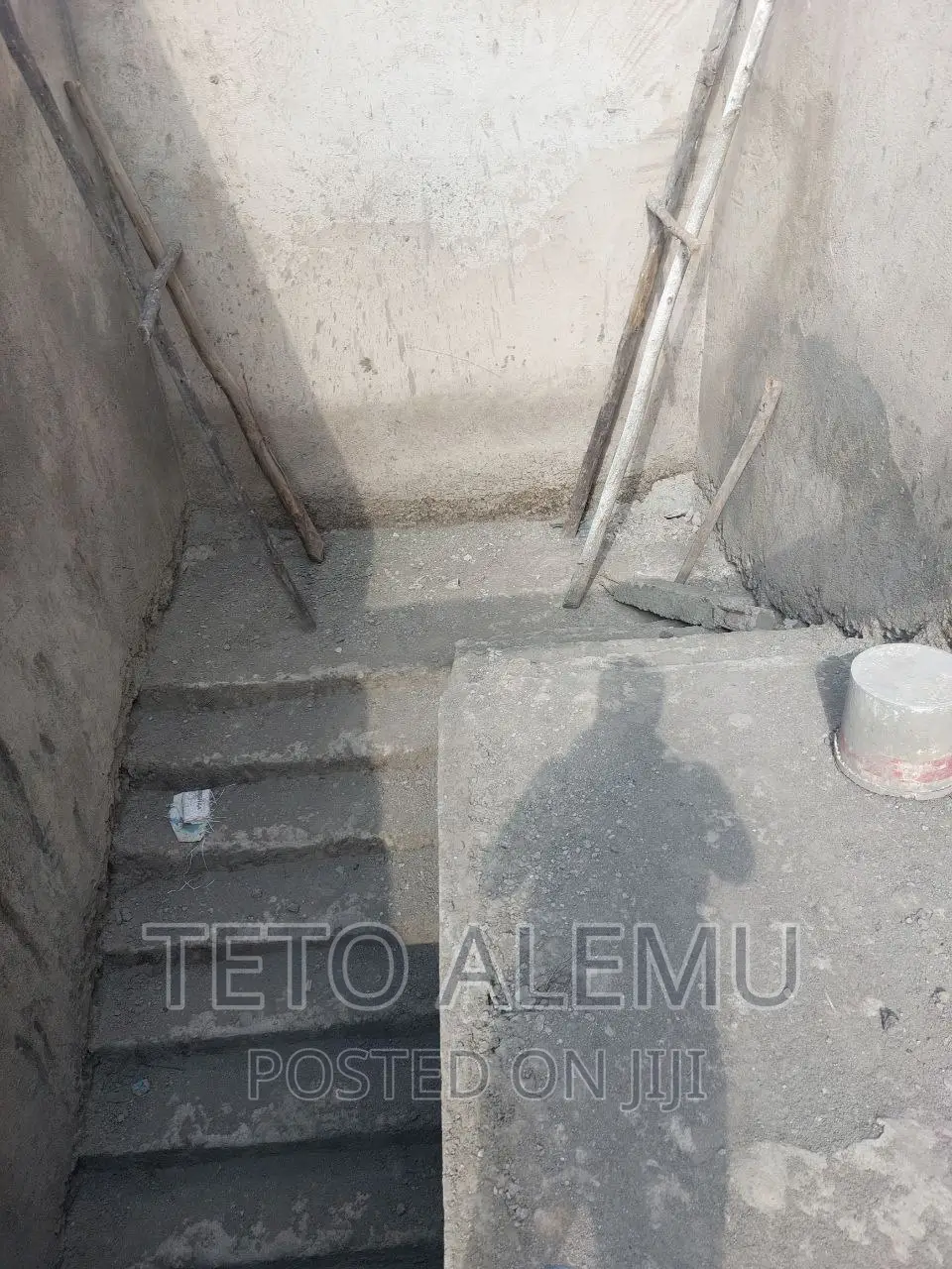 5bdrm House in የሚሰጥ ፌኒሽግ የሚቀርው ቤት, Bole for sale