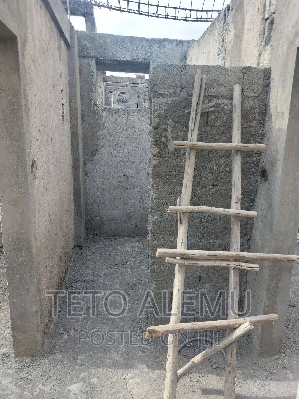 5bdrm House in የሚሰጥ ፌኒሽግ የሚቀርው ቤት, Bole for sale