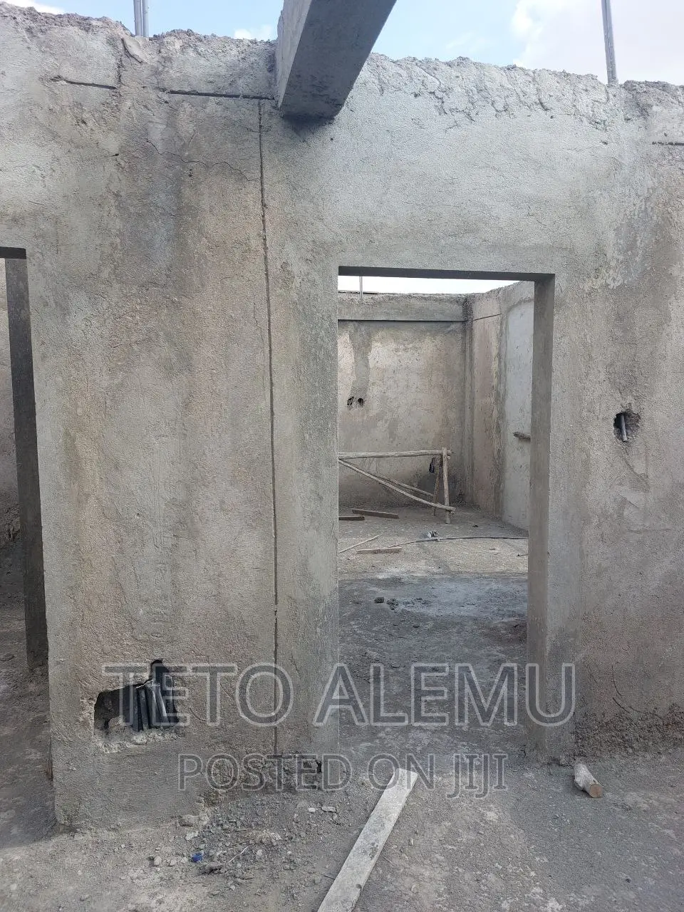 5bdrm House in የሚሰጥ ፌኒሽግ የሚቀርው ቤት, Bole for sale