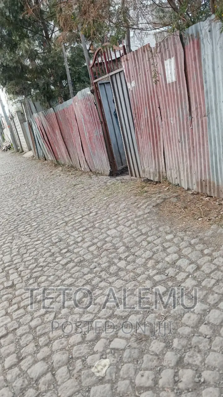 የሚሸጥ ቦታ ጎሮ አካባቢ