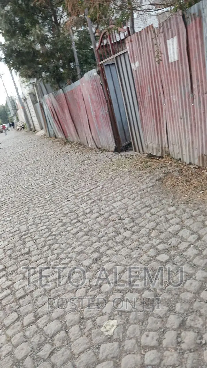 የሚሸጥ ቦታ ጎሮ አካባቢ