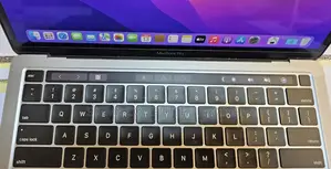 New Laptop Apple MacBook 2020 8GB Intel Core I7 SSD 256GB