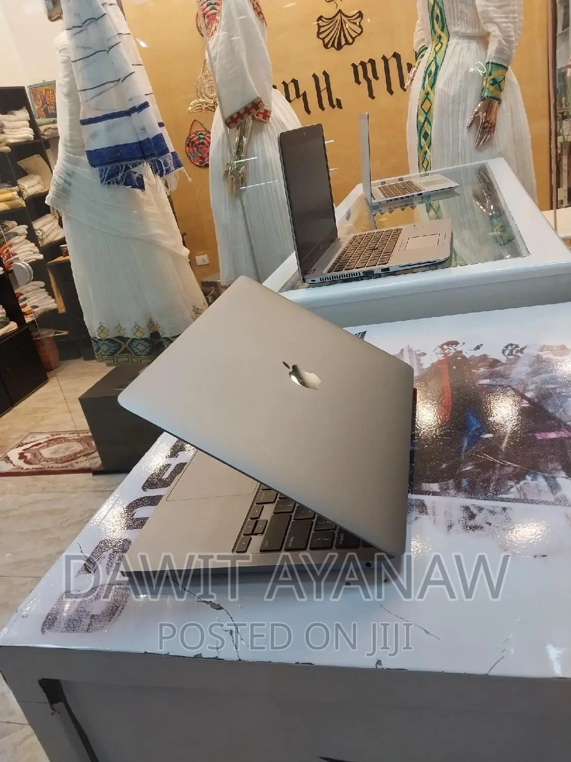 New Laptop Apple MacBook Pro 2020 8GB Intel Core I7 SSD 256GB