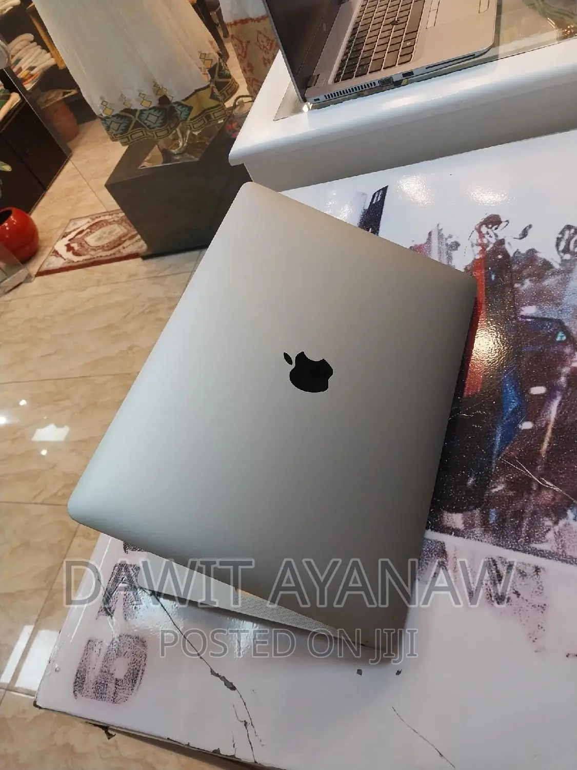 New Laptop Apple MacBook Pro 2020 8GB Intel Core I7 SSD 256GB