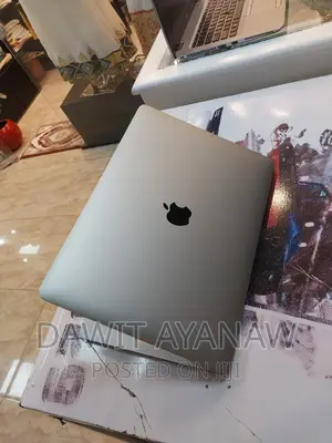 New Laptop Apple MacBook Pro 2020 8GB Intel Core I7 SSD 256GB