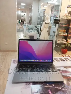 New Laptop Apple MacBook Pro 2020 8GB Intel Core I7 SSD 256GB