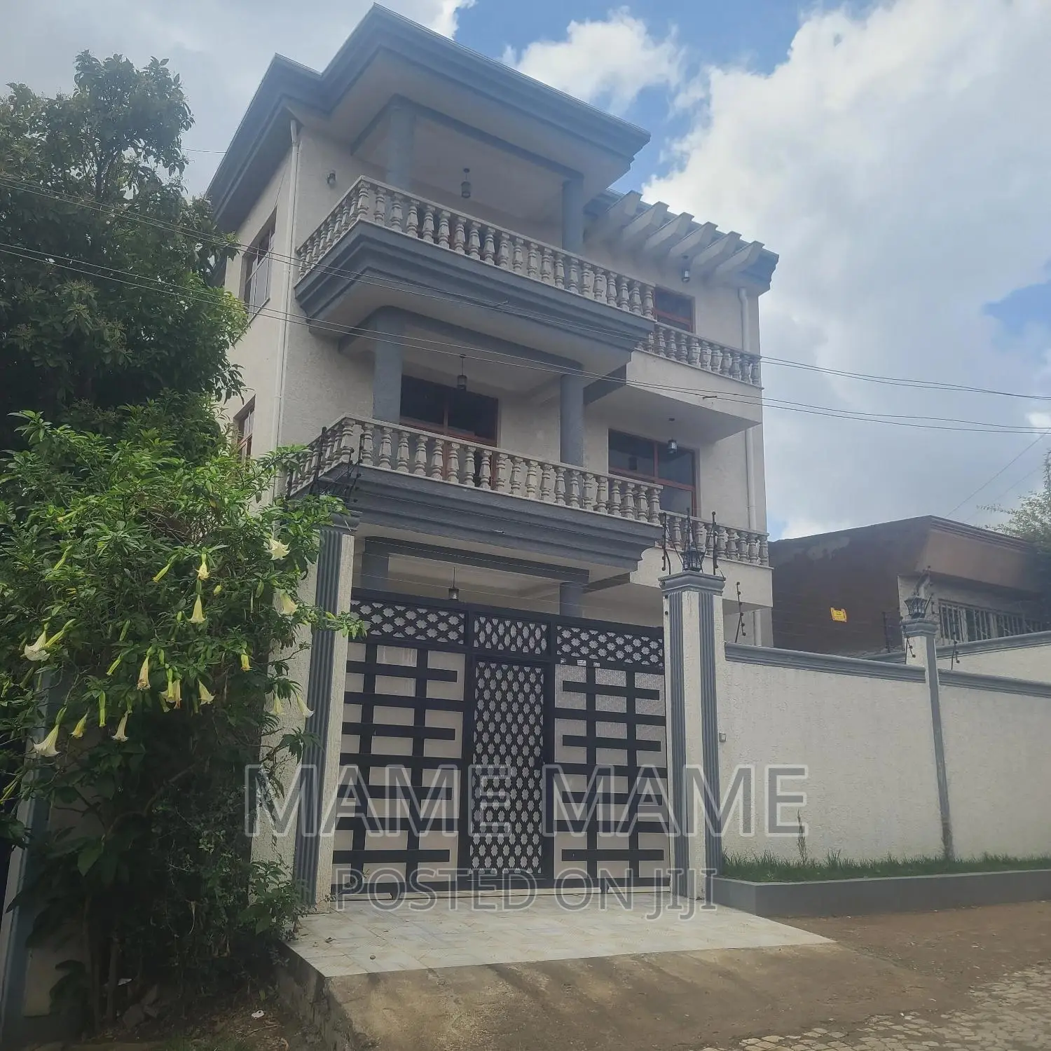 7bdrm House in Addis Abeba, Bole for sale