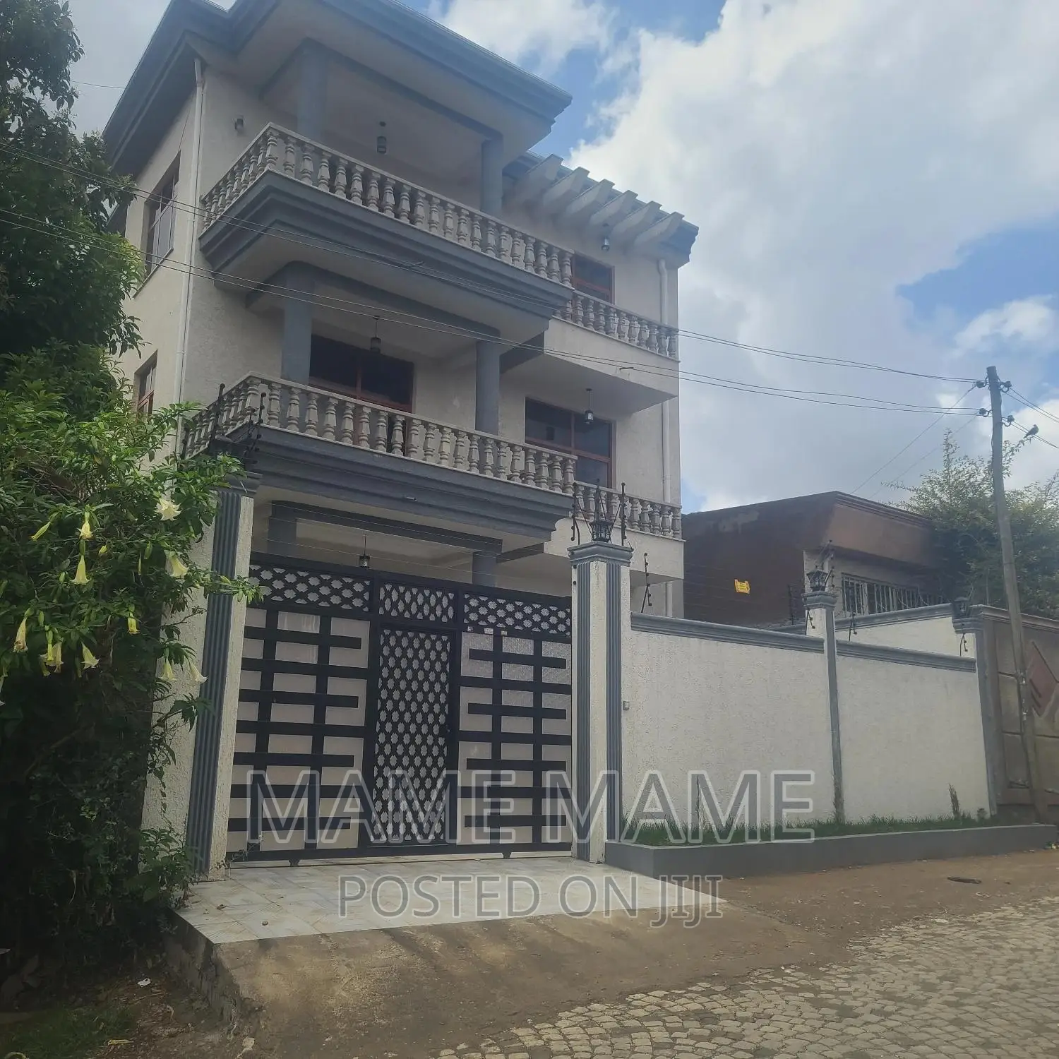 7bdrm House in Addis Abeba, Bole for sale