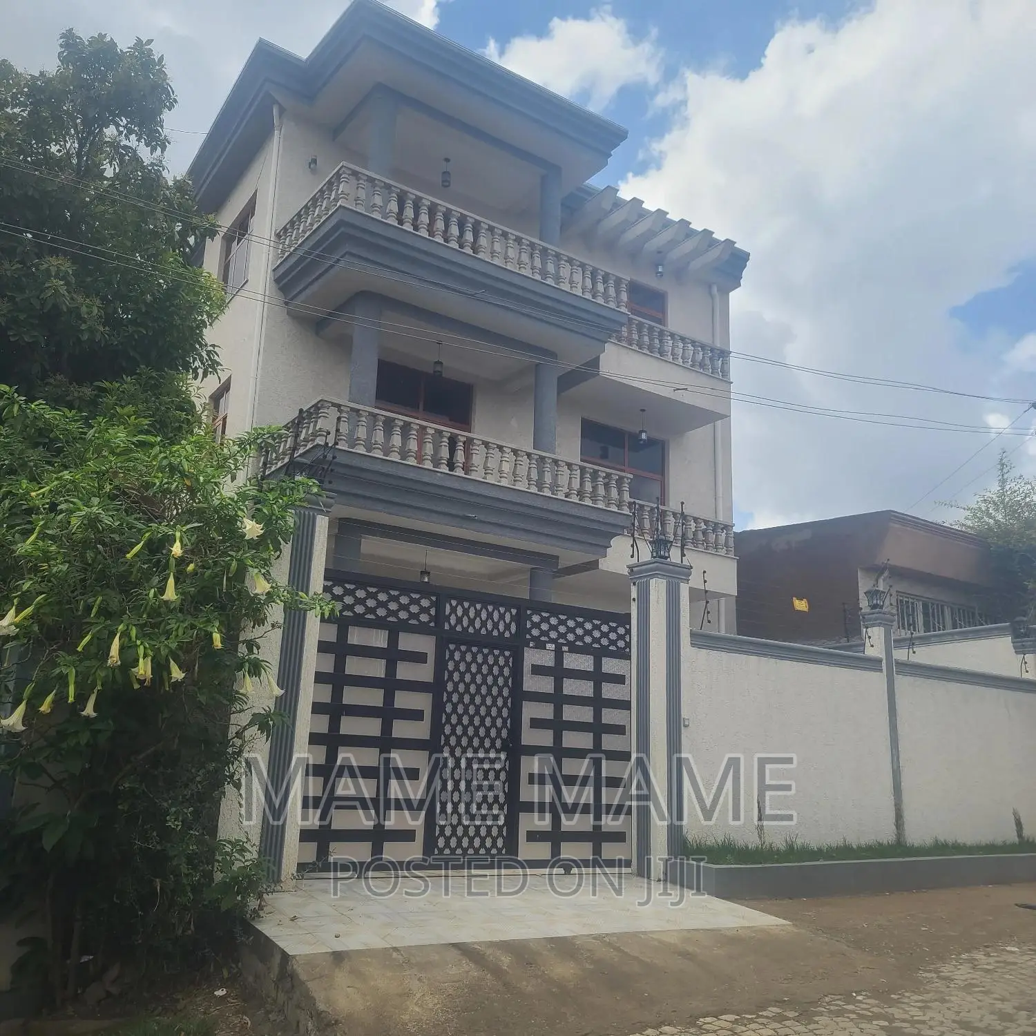 7bdrm House in Addis Abeba, Bole for sale
